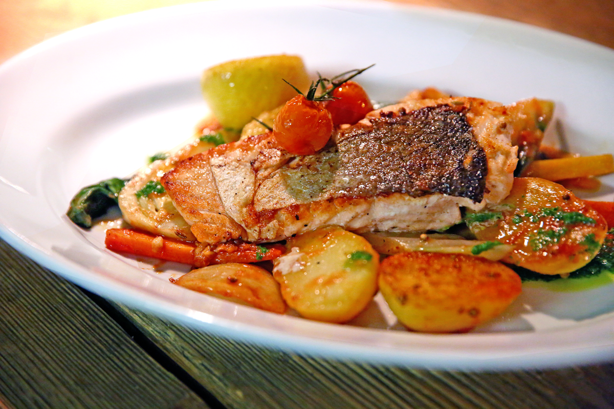 Fisch mit Pfannengemüse – Restaurant Xpedit